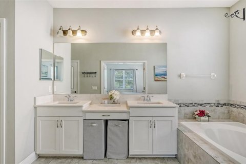 House in Bradenton, Florida 4 bedrooms, 216.46 sq.m. № 1917084 - photo 20