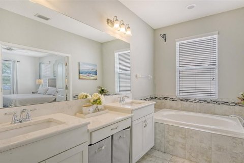 House in Bradenton, Florida 4 bedrooms, 216.46 sq.m. № 1917084 - photo 19