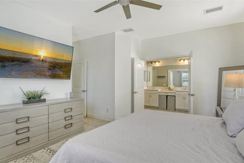 House in Bradenton, Florida 4 bedrooms, 216.46 sq.m. № 1917084 - photo 18
