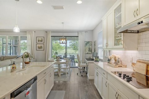 House in Bradenton, Florida 4 bedrooms, 216.46 sq.m. № 1917084 - photo 10