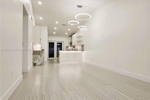 Adosado en alquiler en Hialeah, Florida, 2 dormitorios, 94.76 m2 № 2011233 - foto 4