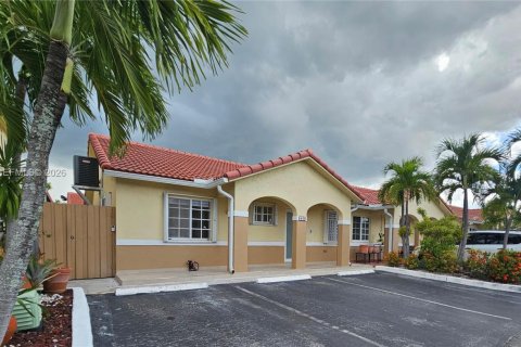 Adosado en Hialeah, Florida 2 dormitorios, 94.76 m2 № 2011233