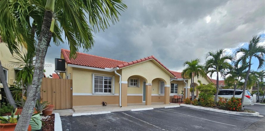 Adosado en Hialeah, Florida 2 dormitorios, 94.76 m2 № 2011233