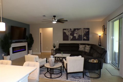 House in North Port, Florida 3 bedrooms, 185.06 sq.m. № 2308473 - photo 8
