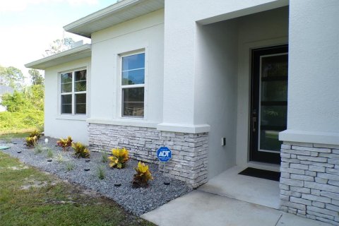 House in North Port, Florida 3 bedrooms, 185.06 sq.m. № 2308473 - photo 2
