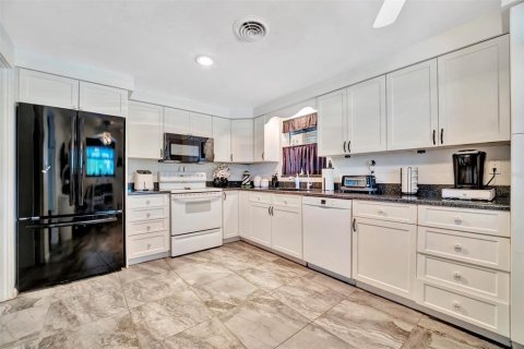 House in Sarasota, Florida 3 bedrooms, 145.11 sq.m. № 1895168 - photo 25