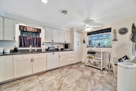 House in Sarasota, Florida 3 bedrooms, 145.11 sq.m. № 1895168 - photo 28