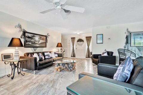 House in Sarasota, Florida 3 bedrooms, 145.11 sq.m. № 1895168 - photo 17