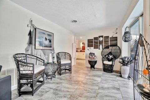 House in Sarasota, Florida 3 bedrooms, 145.11 sq.m. № 1895168 - photo 19