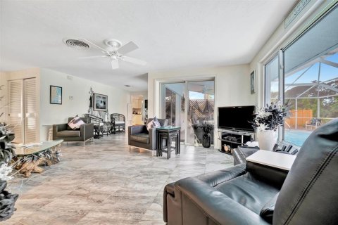 House in Sarasota, Florida 3 bedrooms, 145.11 sq.m. № 1895168 - photo 15