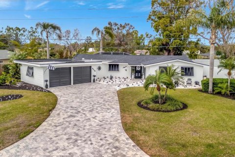 House in Sarasota, Florida 3 bedrooms, 145.11 sq.m. № 1895168 - photo 2