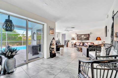 House in Sarasota, Florida 3 bedrooms, 145.11 sq.m. № 1895168 - photo 22