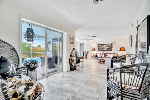 House in Sarasota, Florida 3 bedrooms, 145.11 sq.m. № 1895168 - photo 21