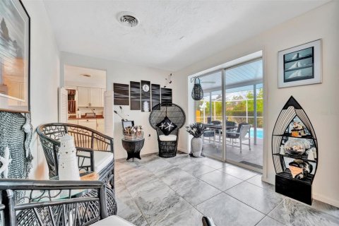 House in Sarasota, Florida 3 bedrooms, 145.11 sq.m. № 1895168 - photo 20