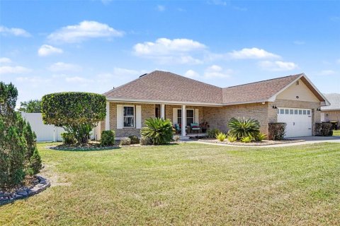 Casa en Auburndale, Florida 3 dormitorios, 173.54 m2 № 2127166