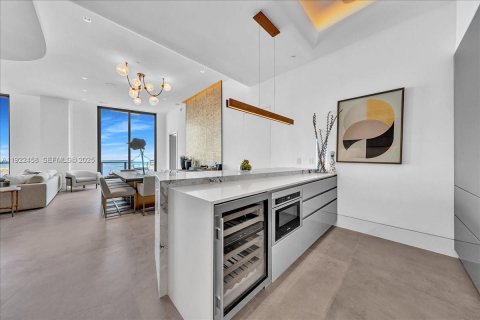 Condominio en venta en Miami, Florida, 4 dormitorios, 203.92 m2 № 1976459 - foto 12