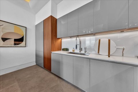 Condominio en venta en Miami, Florida, 4 dormitorios, 203.92 m2 № 1976459 - foto 13