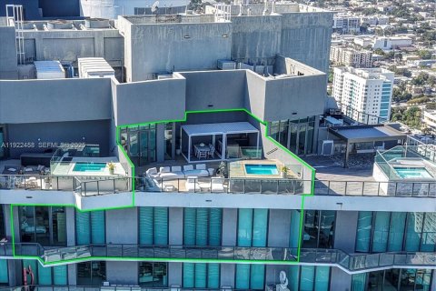 Condominio en venta en Miami, Florida, 4 dormitorios, 203.92 m2 № 1976459 - foto 4