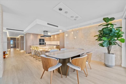 Снять в аренду кондоминиум в Ки-Бискейн, Флорида 3 спальни, 179.3м2, № 2145670 - фото 3