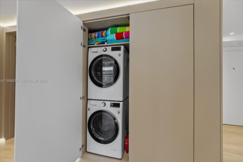 Снять в аренду кондоминиум в Ки-Бискейн, Флорида 3 спальни, 179.3м2, № 2145670 - фото 29
