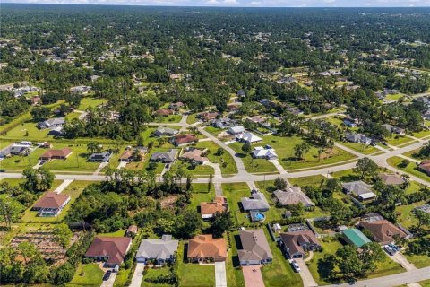 Купить виллу или дом в Норт-Порт, Флорида 11 комнат, 189.52м2, № 2435103 - фото 2