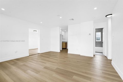 Casa en venta en Miami, Florida, 3 dormitorios, 109.62 m2 № 1838685 - foto 14