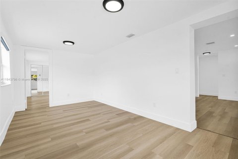 Casa en venta en Miami, Florida, 3 dormitorios, 109.62 m2 № 1838685 - foto 27