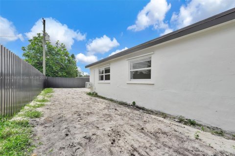 Casa en venta en Miami, Florida, 3 dormitorios, 109.62 m2 № 1838685 - foto 16