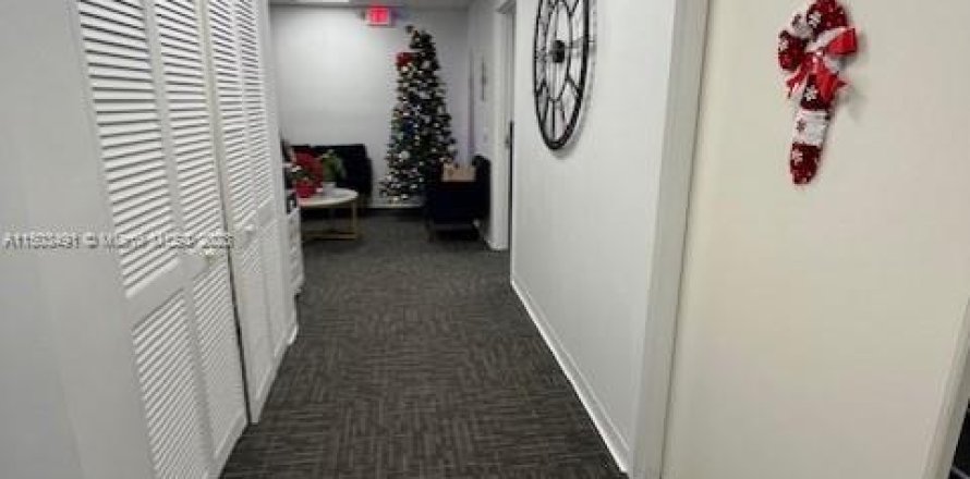 Oficina en Doral, Florida № 913822