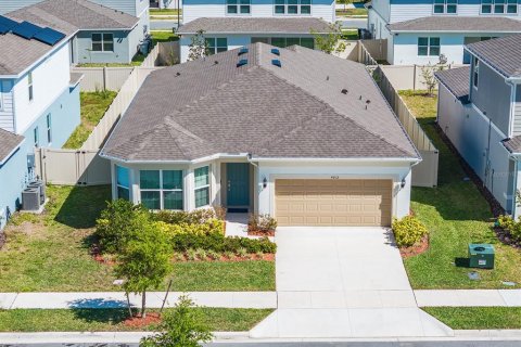 House in Apopka, Florida 4 bedrooms, 204.01 sq.m. № 1622328 - photo 1