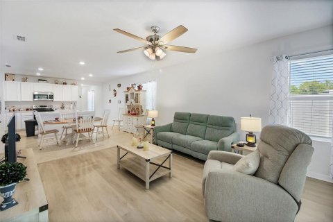 House in Leesburg, Florida 3 bedrooms, 152.82 sq.m. № 2232198 - photo 18