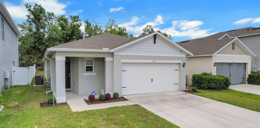House in Leesburg, Florida 3 bedrooms, 152.82 sq.m. № 2232198