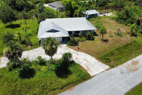 Casa en venta en Port Charlotte, Florida, 3 dormitorios, 151.06 m2 № 1911799 - foto 1