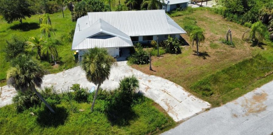 Casa en Port Charlotte, Florida 3 dormitorios, 151.06 m2 № 1911799