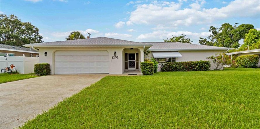 House in Venice, Florida 2 bedrooms, 145.02 sq.m. № 1826762