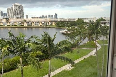 Condo in Aventura, Florida, 1 bedroom  № 1952512 - photo 6