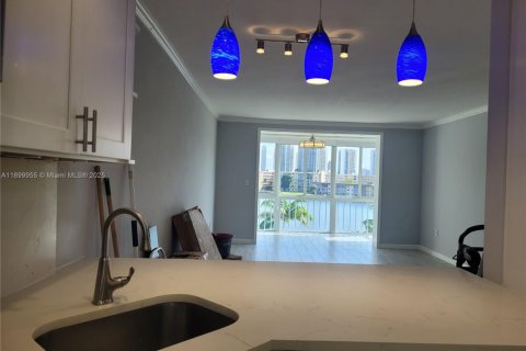 Condo in Aventura, Florida, 1 bedroom  № 1952512 - photo 11