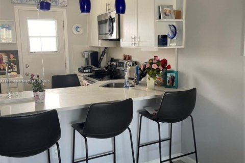 Condo in Aventura, Florida, 1 bedroom  № 1952512 - photo 13