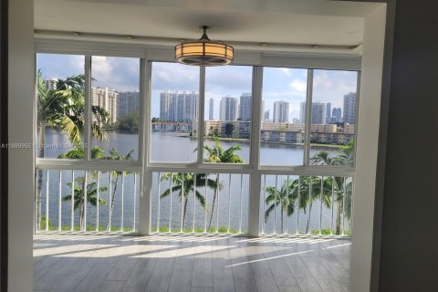 Condo in Aventura, Florida, 1 bedroom  № 1952512 - photo 22