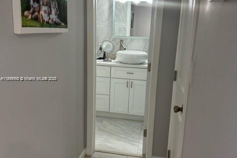 Condo in Aventura, Florida, 1 bedroom  № 1952512 - photo 15