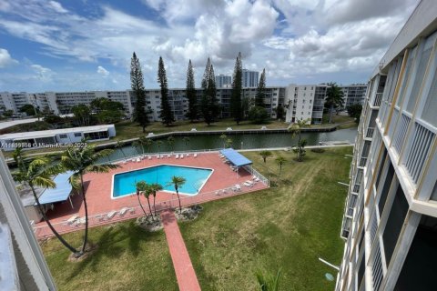 Condo in Aventura, Florida, 1 bedroom  № 1952512 - photo 5
