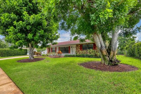 Купить виллу или дом в Брейдентон, Флорида 7 комнат, 169.64м2, № 1918604 - фото 1