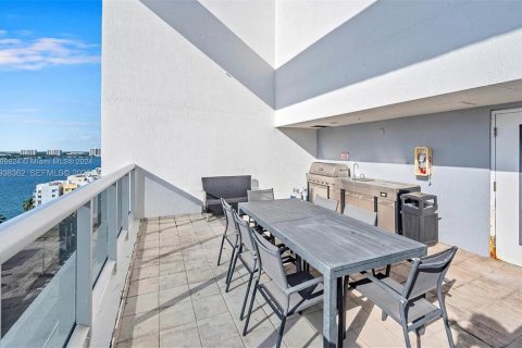 Condo in North Bay Village, Florida, 2 bedrooms  № 1997636 - photo 30