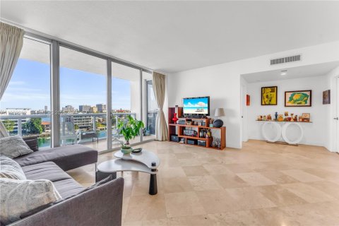 Condo in North Bay Village, Florida, 2 bedrooms  № 1997636 - photo 3