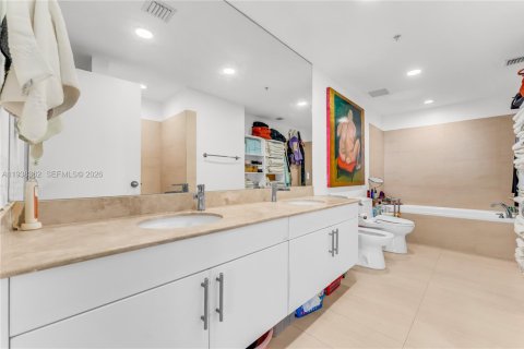 Condo in North Bay Village, Florida, 2 bedrooms  № 1997636 - photo 15