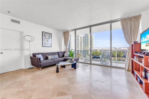 Condo in North Bay Village, Florida, 2 bedrooms  № 1997636 - photo 4