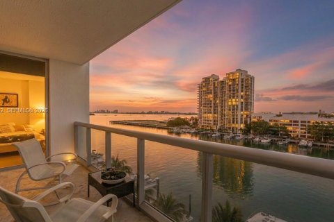 Condo à North Bay Village, Floride, 2 chambres № 1997636