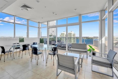 Condo in North Bay Village, Florida, 2 bedrooms  № 1997636 - photo 27