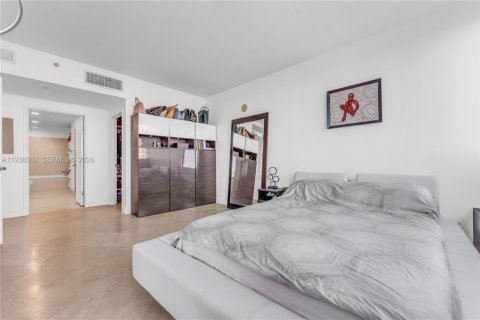 Condo in North Bay Village, Florida, 2 bedrooms  № 1997636 - photo 14