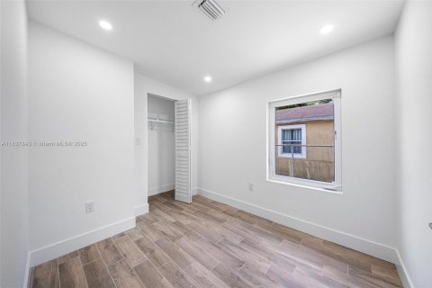 House in Miami, Florida 3 bedrooms, 76.09 sq.m. № 1944441 - photo 23